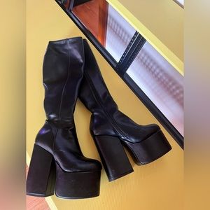 LAMODA BLACK PLATFORM BOOTS